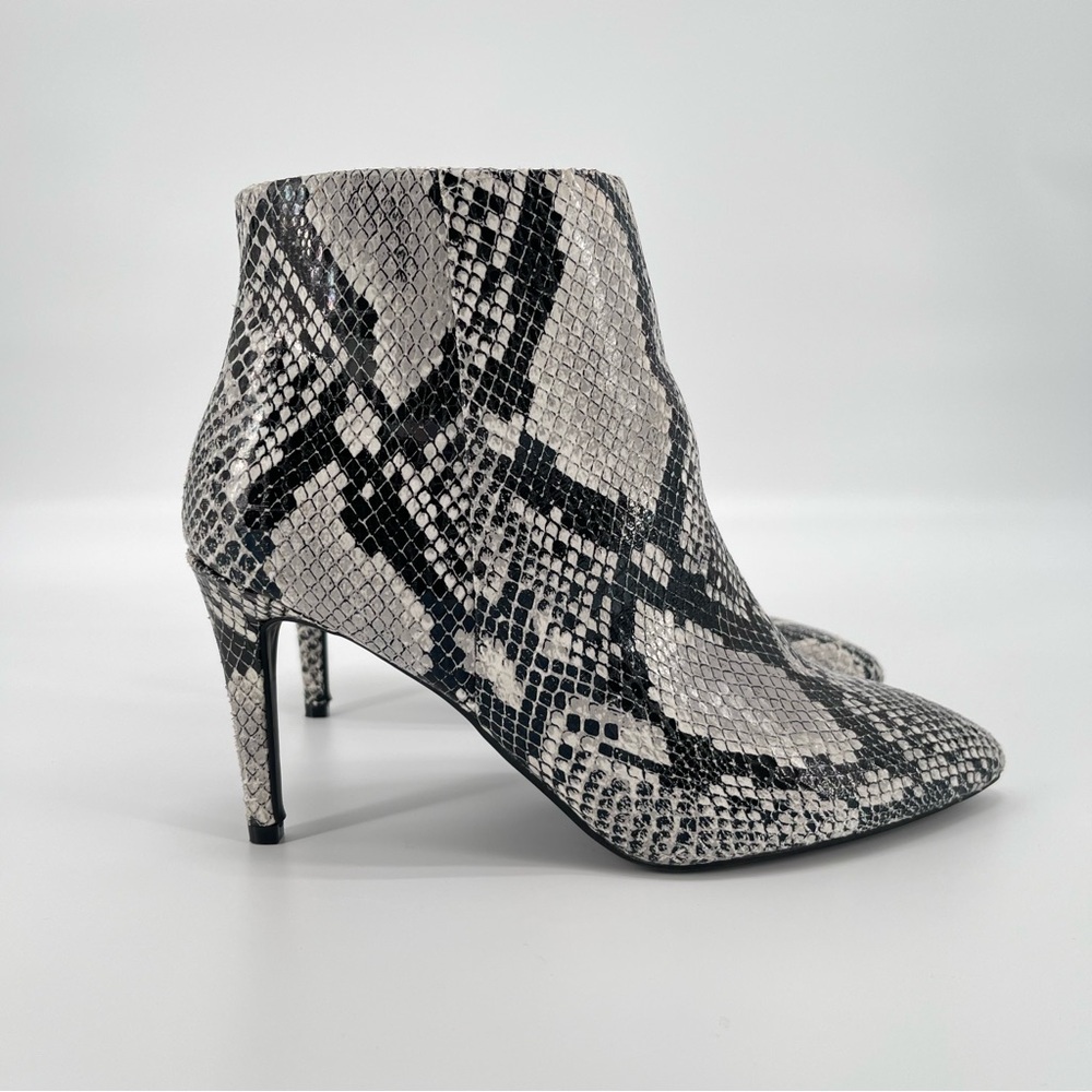 Worthington Lorna Snakeskin Ankle Booties Women 9.5 Pointed Toe Memoryfoam Zipup